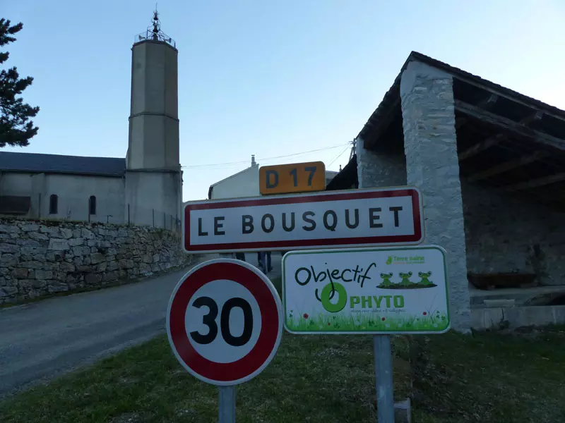 Entrée du village Le Bousquet