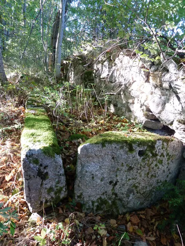 Ruines de l'ancien canal de Monplaisir